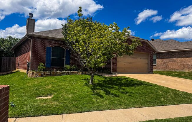3 Bed/2 Bath House For Rent in Burleson ISD with Easy Access to I35