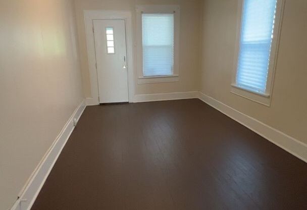 2 beds, 1 bath, 1,500 sqft, $900