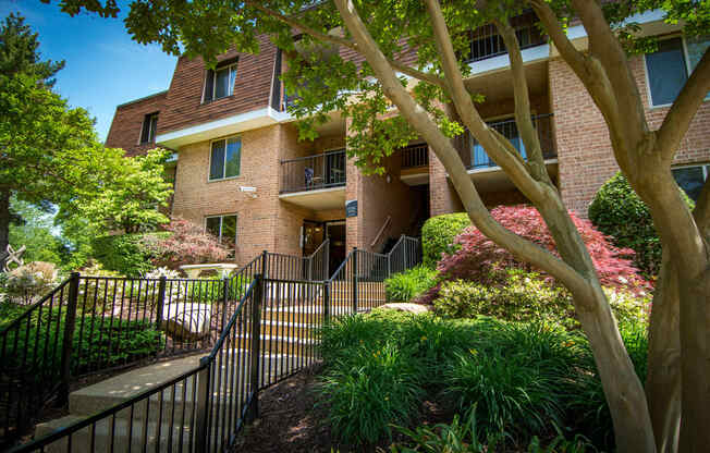 Oakton Park Apartments Building Exterior 04