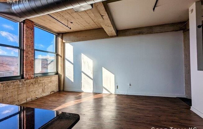 934 BROADWAY BLVD