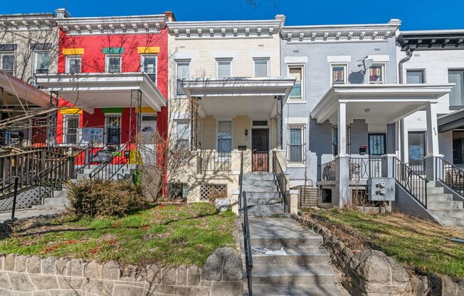 Fantastic Rowhouse in Columbia Heights Available Now
