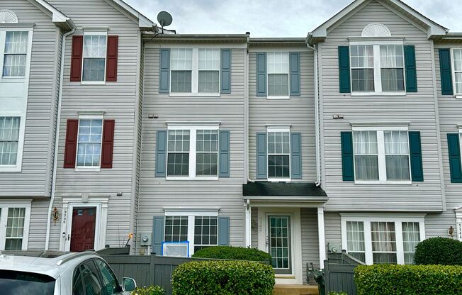 Great 3 level townhome in Wellington/Cloverhill Manassas, VA