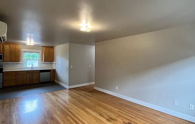 2 beds, 1 bath, $1,895