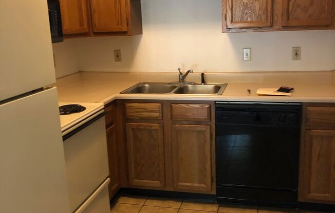 1 bed, 1 bath, 469 sqft, $900, Unit 8