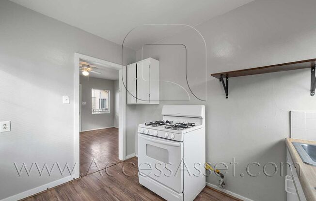 Studio, 1 bath, 400 sqft, $1,095, Unit 3