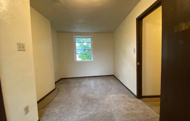 3 beds, 1 bath, $2,350, Unit 345204