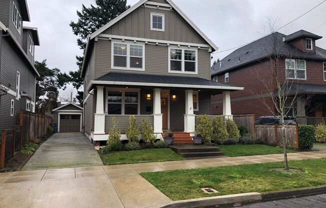 Gorgeous, modern craftsman 3+ bedroom, 3 ba home