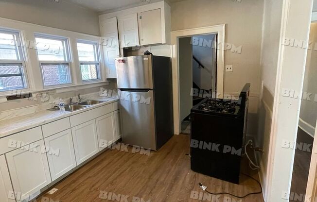 3 beds, 1 bath, $900