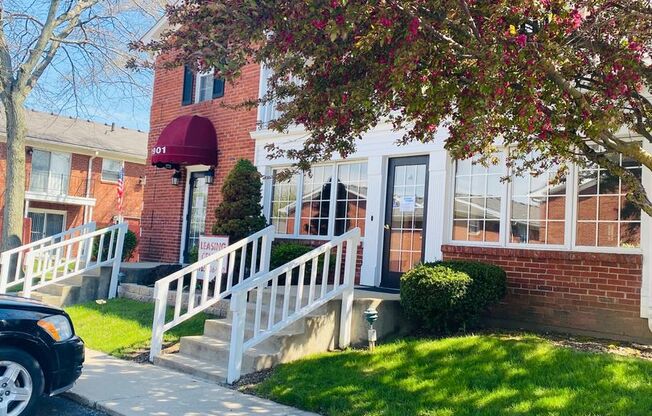 2 beds, 1 bath, 880 sqft, $969, Unit 56