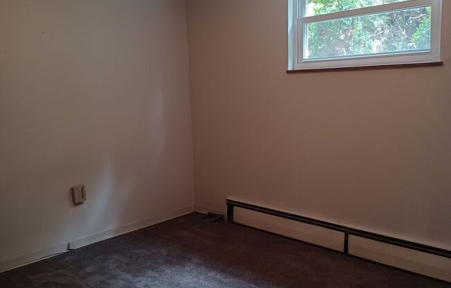 2 beds, 1 bath, $900, Unit Unit 2