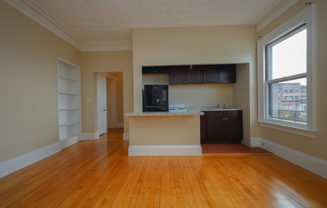 1 bed, 1 bath, 615 sqft, $2,700, Unit 14