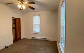 2 beds, 1 bath, $1,000, Unit Unit 1