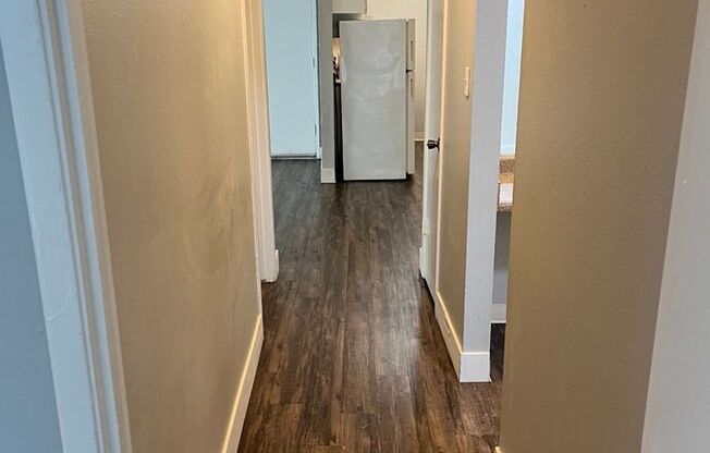 2 beds, 1 bath, 916 sqft, $1,595, Unit 25