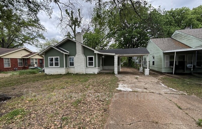882 MAPLE DR