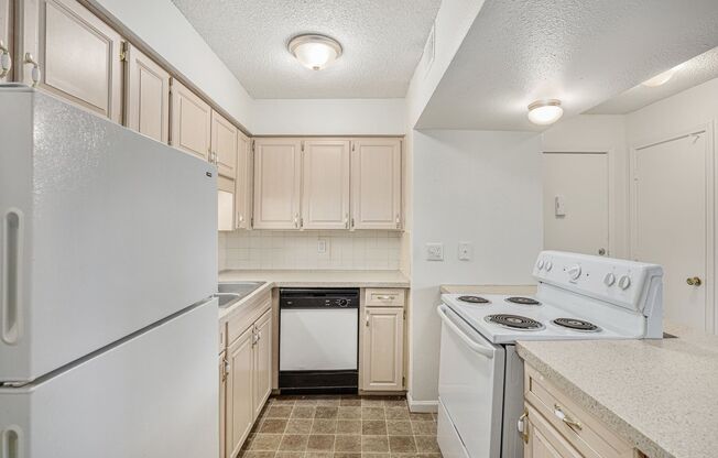 1 bed, 1 bath, 870 sqft, $899, Unit 7050 Unit #131