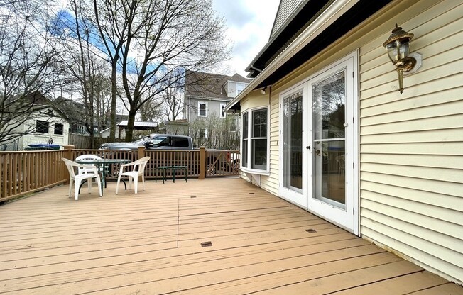 4 beds, 2.5 baths, 2,453 sqft, $5,600