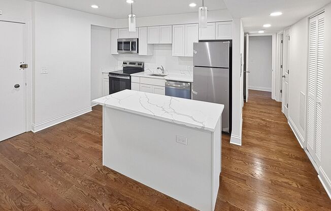 2 beds, 1.5 baths, $2,595, Unit 104