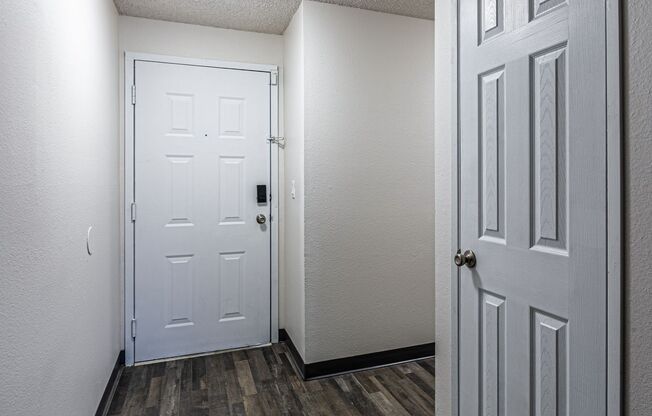 2 beds, 1 bath, 980 sqft, $1,645