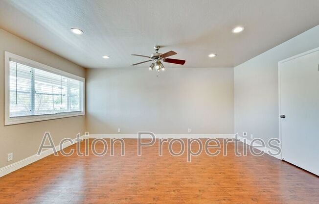 4545 Moorpark Ave