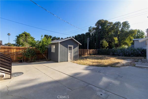 6921 ENCINO AVE
