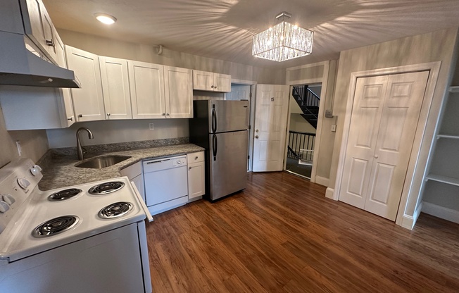 3 beds, 1 bath, $4,500, Unit 15