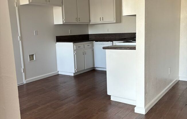 2 beds, 1 bath, $1,500, Unit 3913 Manor Street A