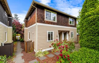 Spacious Wedgewood 2 Bedroom Cottage Townhome