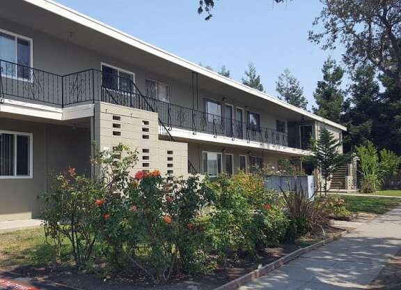 Carmel Plaza Apartments