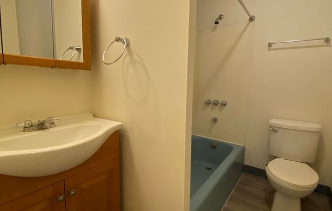 2 beds, 1 bath, $1,185, Unit 3528#2