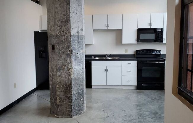 1 bed, 1 bath, 694 sqft, $1,300, Unit 304
