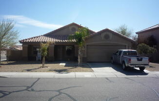 Charming single level 4 bed home with private pool in great Phoenix community!!