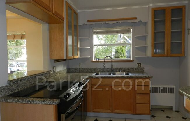 2 beds, 1 bath, $1,995, Unit # #A 1