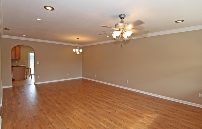 4/2 with Huge Fenced Yard in Lovely Oviedo