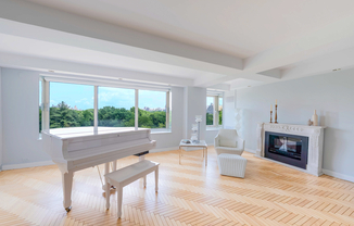 106 CENTRAL PARK S