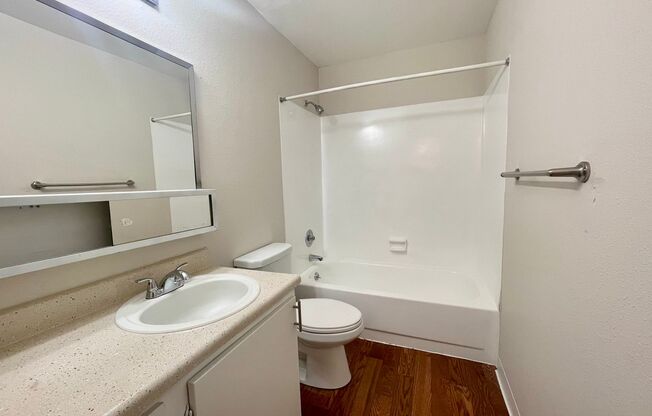 2 beds, 1.5 baths, 890 sqft, $1,700, Unit G-10