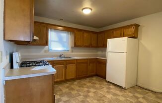 3 beds, 2 baths, $1,295