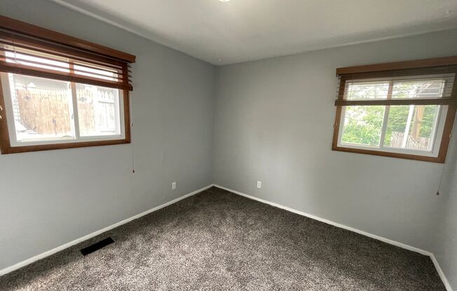 3 beds, 1 bath, $1,295