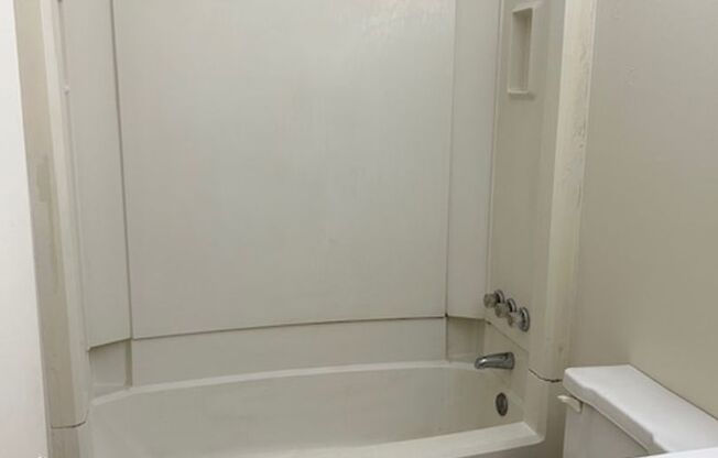 2 beds, 1 bath, $750