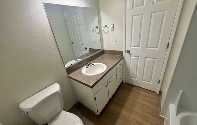 2 beds, 1 bath, 845 sqft, $1,625, Unit 42