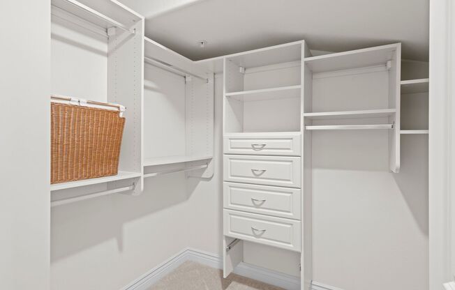 PRIVATE TOWNHOME NEAR DOWNTOWN STROLL TO EVERYTHING | STYLISH AMENITIES