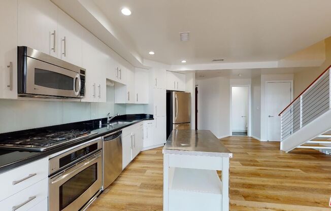 2 beds, 1.5 baths, 1,040 sqft, $3,980, Unit 1708