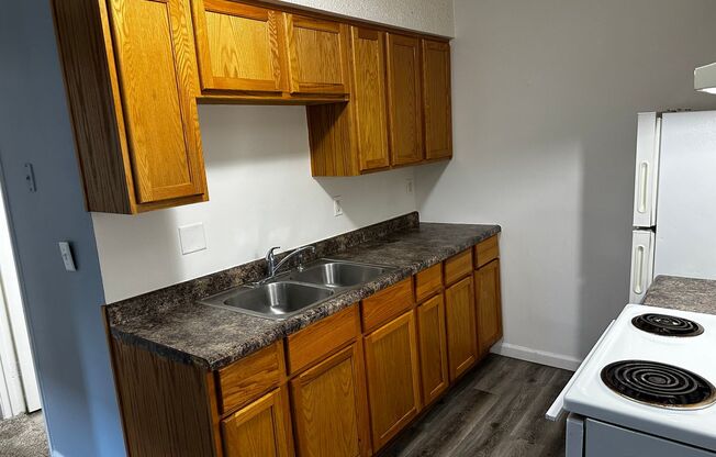 2 beds, 1 bath, $850, Unit 975 Apt 1