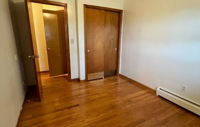 3 beds, 1.5 baths, 1,100 sqft, $1,980, Unit F-12