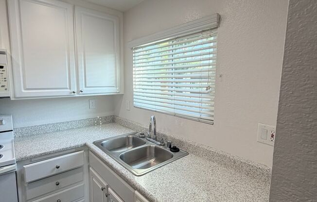 2 beds, 1 bath, 890 sqft, $2,590, Unit 304