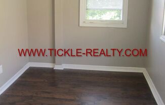 3 beds, 1 bath, $1,325, Unit 4