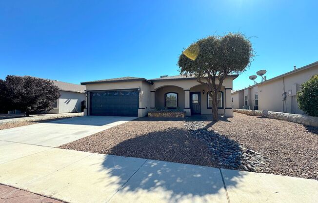 Northeast El Paso 4 Bed Refrig A/C w/Outdoor Kitchen!