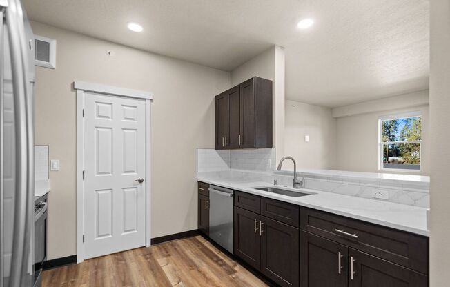 3 beds, 2 baths, 1,511 sqft, $1,995, Unit J-404