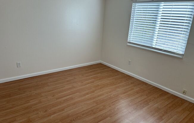 2 beds, 1 bath, $1,899, Unit Unit A