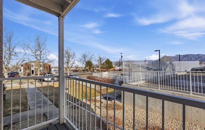2 beds, 1 bath, 850 sqft, $1,150, Unit D-301
