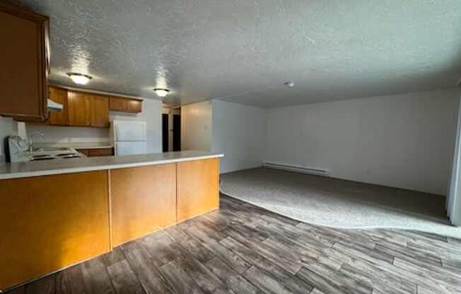 2 beds, 1 bath, 920 sqft, $1,400, Unit 04